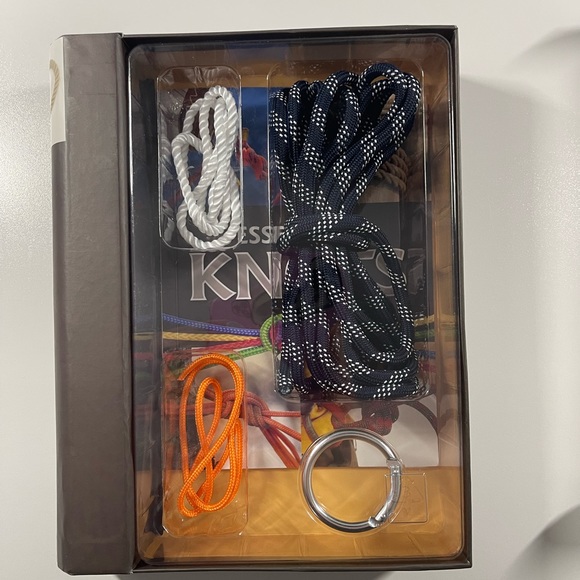 NEW! Guide to Essential Knots Instruction Book & Kit - Picture 4 of 8